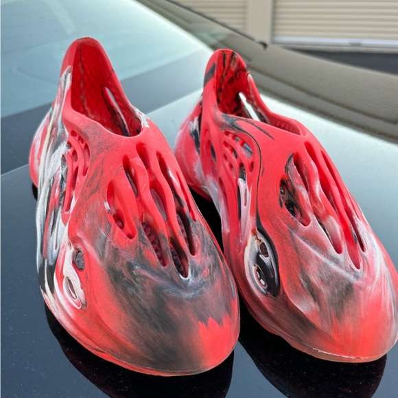 Yeezy Foam Runners - Picture 2 of 5